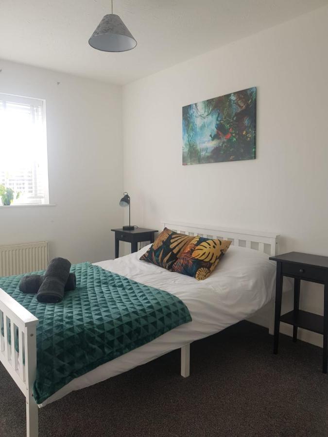 Cherry Tree, Centrally Located Town Centre *
